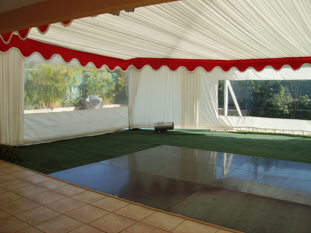 toldo rojo. chile fiesta